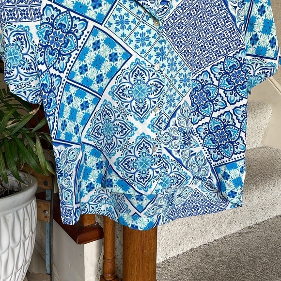 Rose & Olive Vibrant Blue Bohemian Paisley Button Down Crop Blouse - Picture 5 of 12